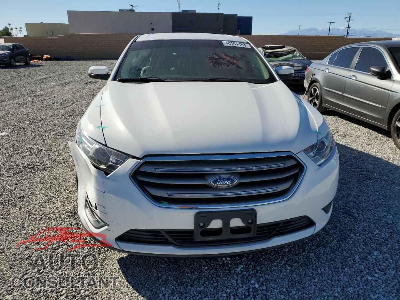 FORD TAURUS 2017 - 1FAHP2E86HG135226