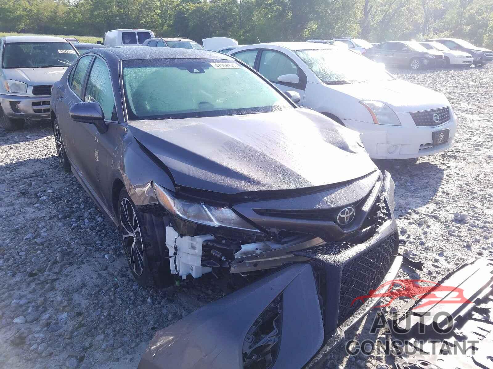 TOYOTA CAMRY 2018 - 4T1B11HK1JU037971