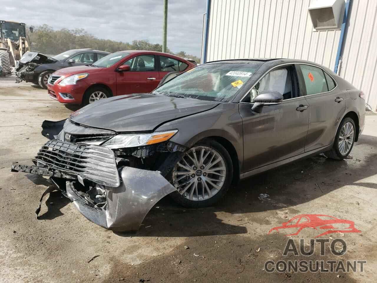 TOYOTA CAMRY 2018 - 4T1B11HK4JU050746