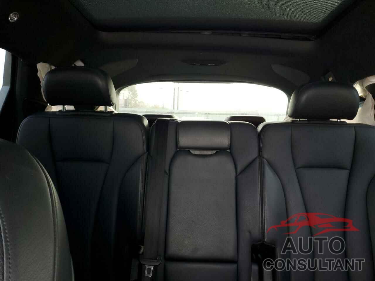 AUDI Q7 2018 - WA1LHAF77JD032643