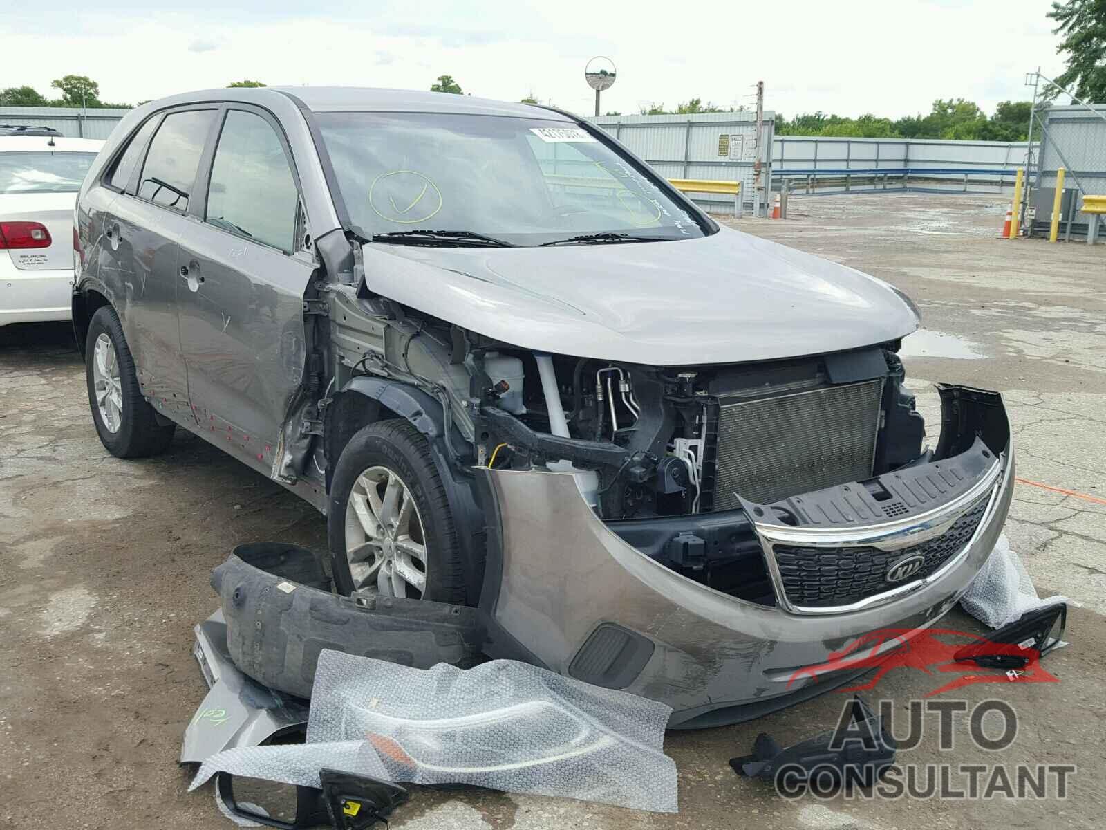 KIA SORENTO LX 2015 - 5XYKT3A65FG656864
