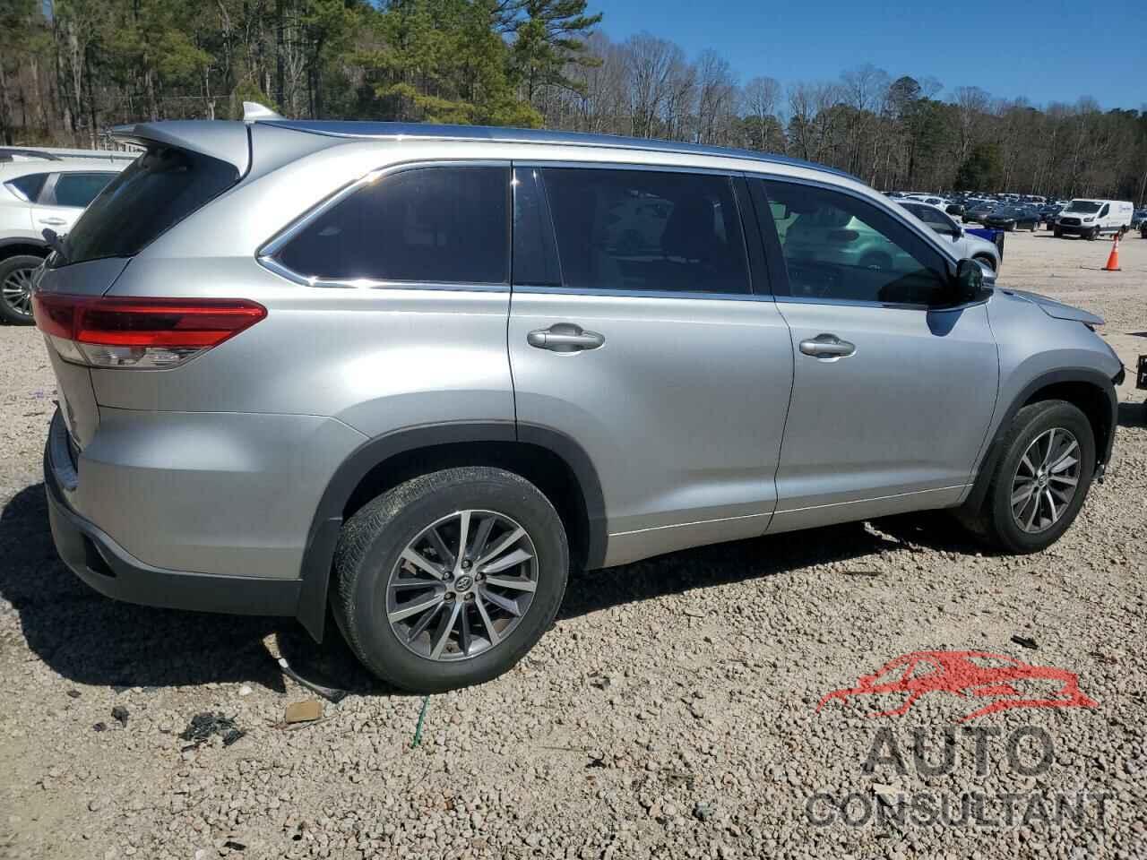 TOYOTA HIGHLANDER 2018 - 5TDJZRFH5JS857148
