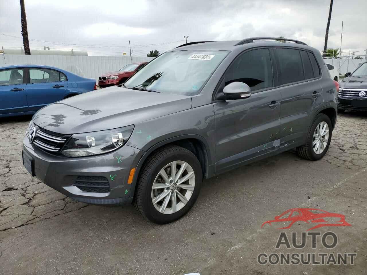 VOLKSWAGEN TIGUAN 2017 - WVGAV7AX9HK044343