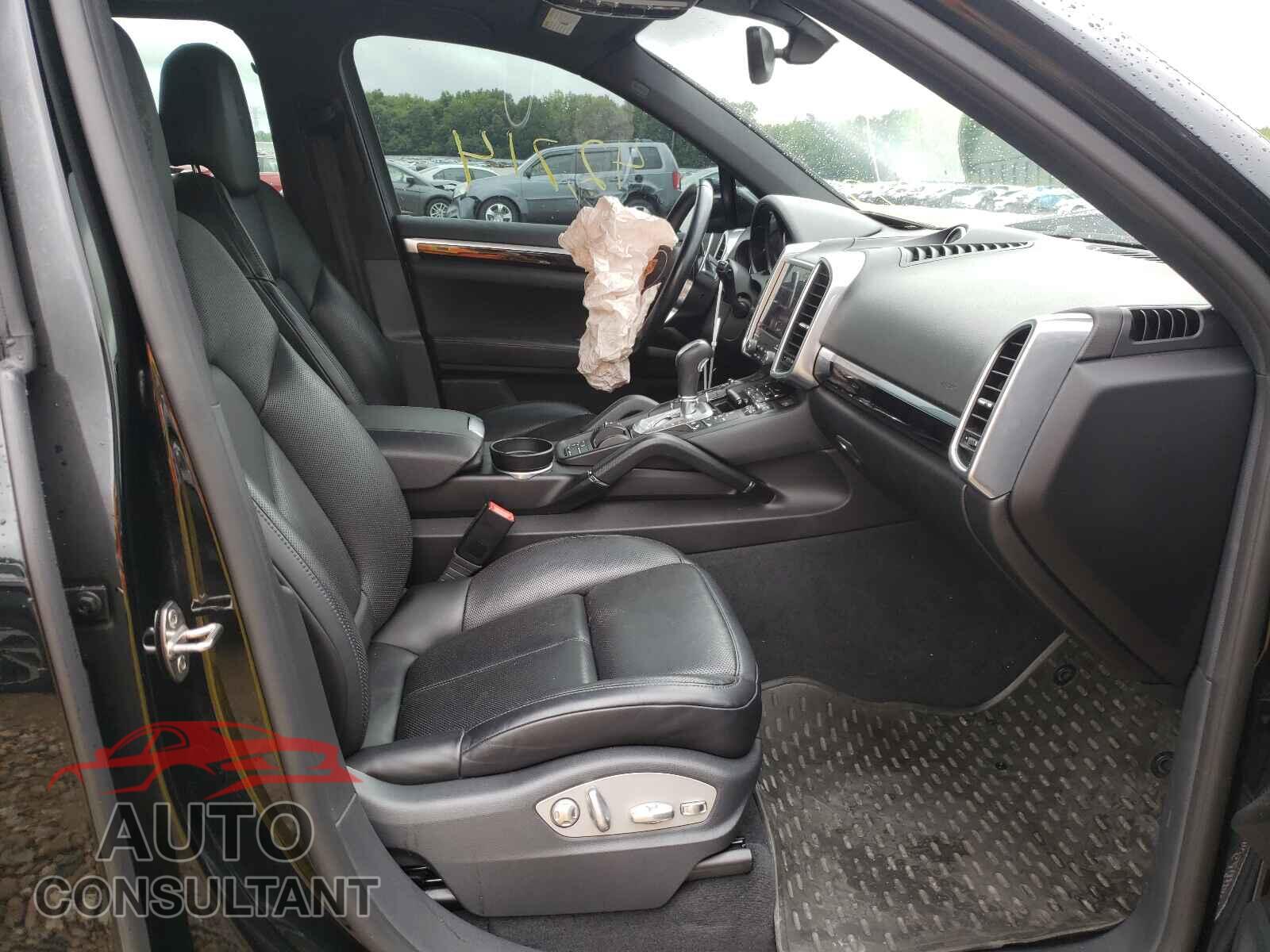 PORSCHE CAYENNE 2017 - WP1AA2A29HKA82242
