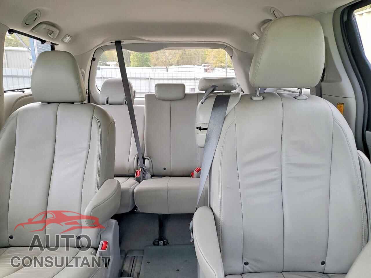 TOYOTA SIENNA 2013 - 5TDYK3DC8DS380632