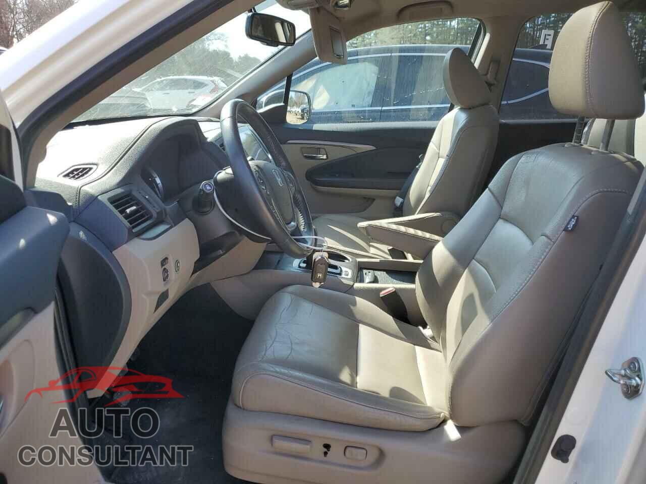 HONDA PILOT 2017 - 5FNYF6H50HB041732