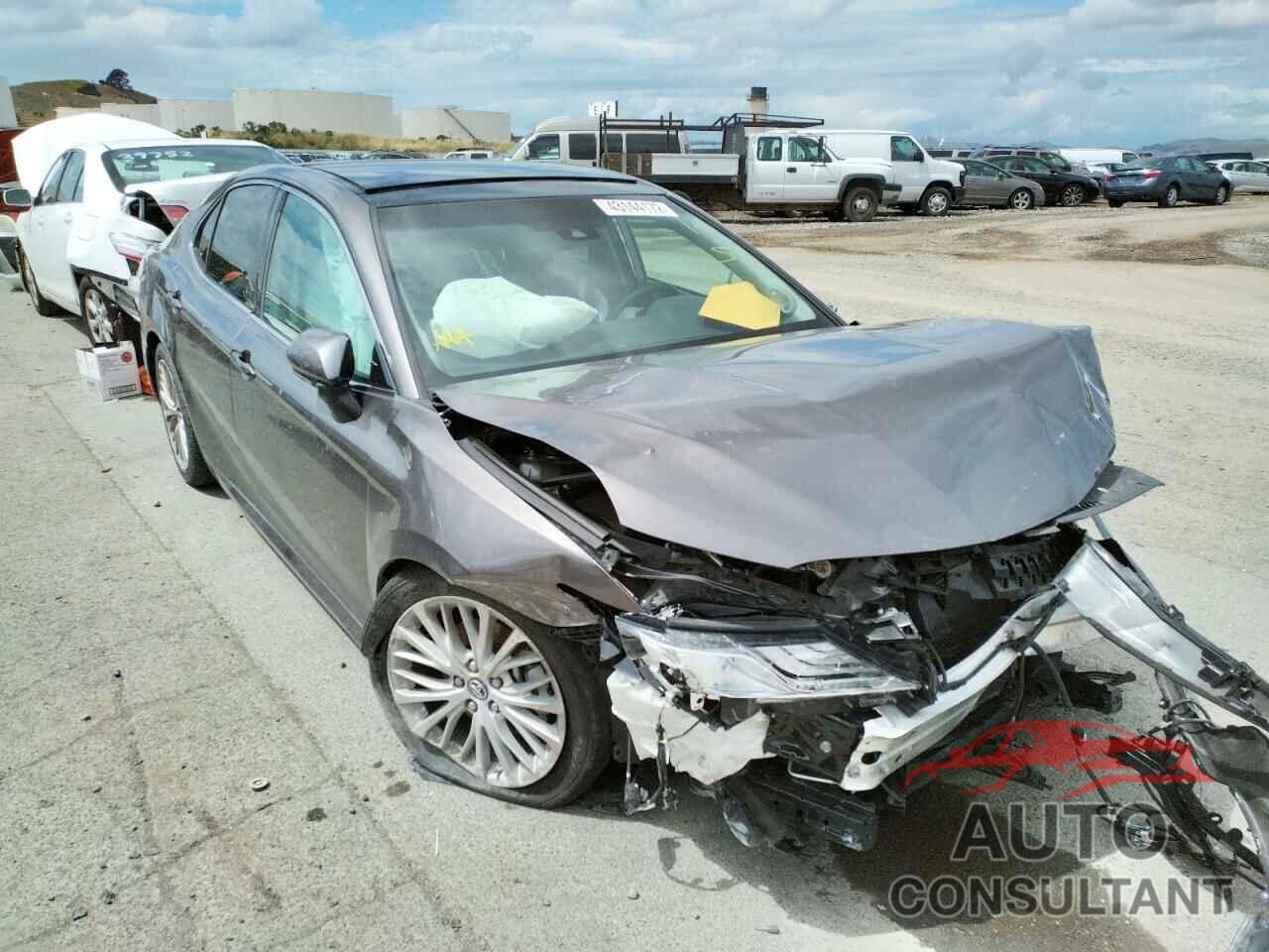 TOYOTA CAMRY 2018 - 4T1B11HKXJU053263