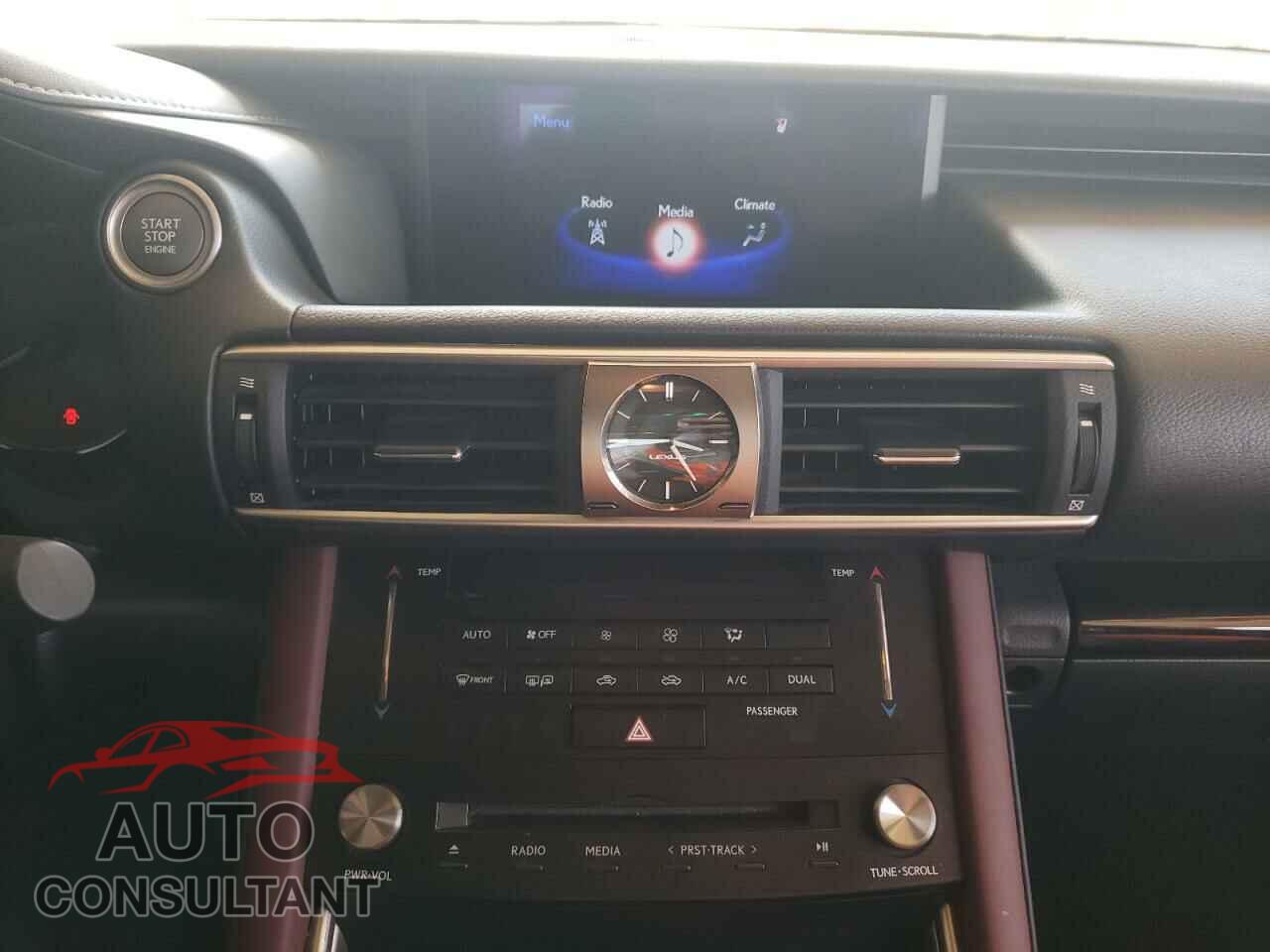 LEXUS IS 2017 - JTHBA1D28H5049127