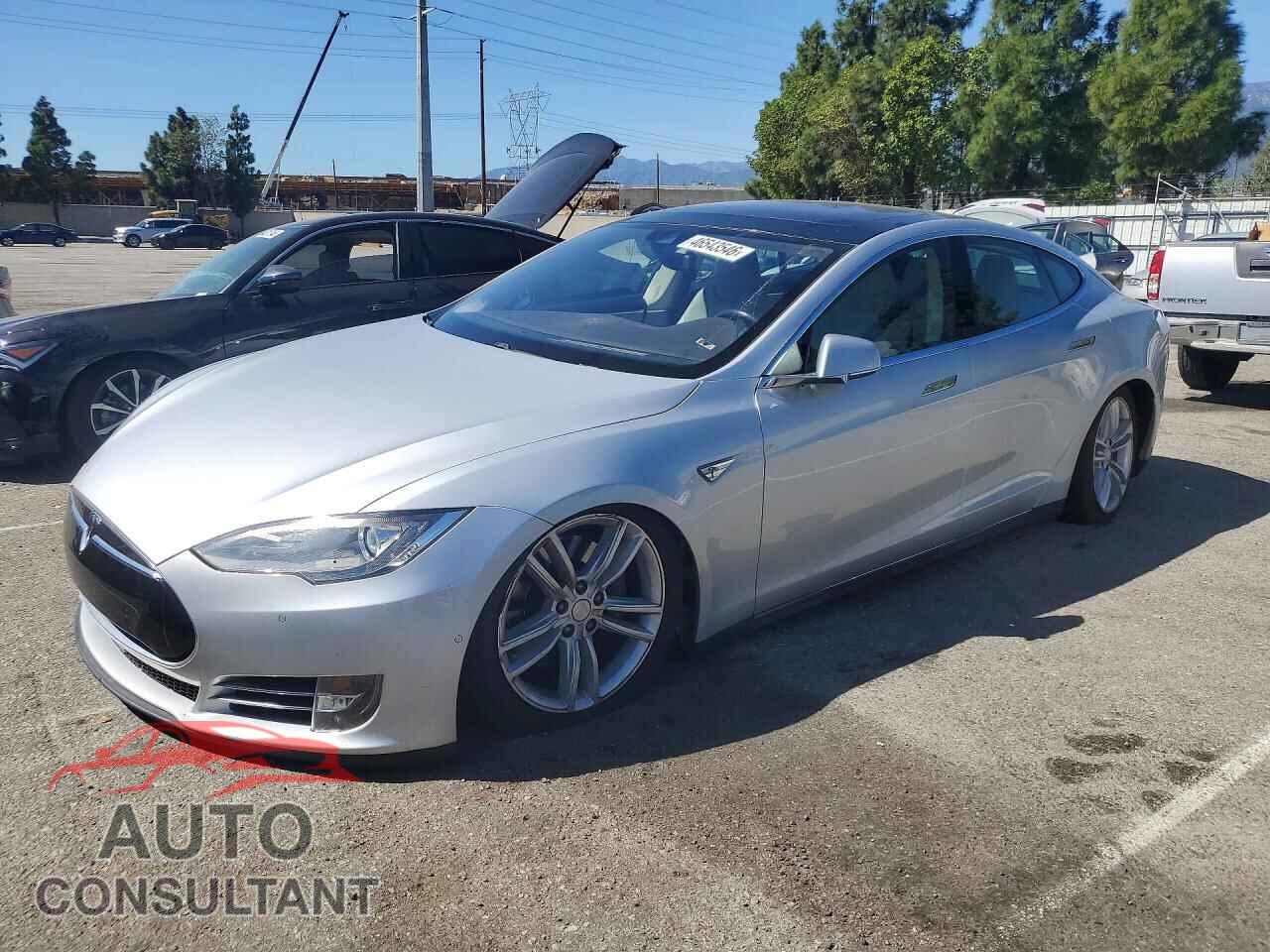 TESLA MODEL S 2015 - 5YJSA1E26FF113287