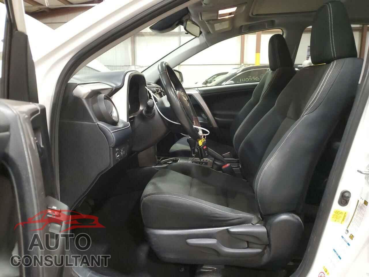 TOYOTA RAV4 2018 - JTMRFREV2JD237694