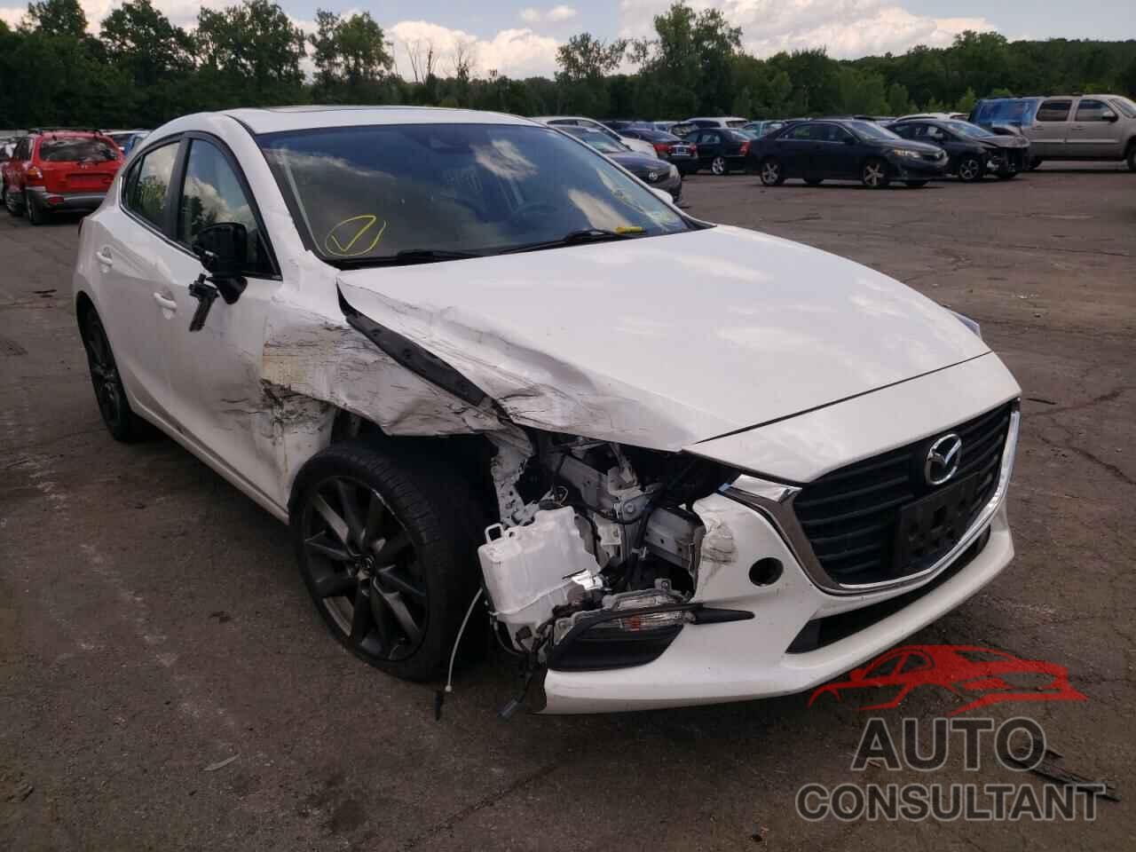 MAZDA 3 2018 - 3MZBN1L33JM202283