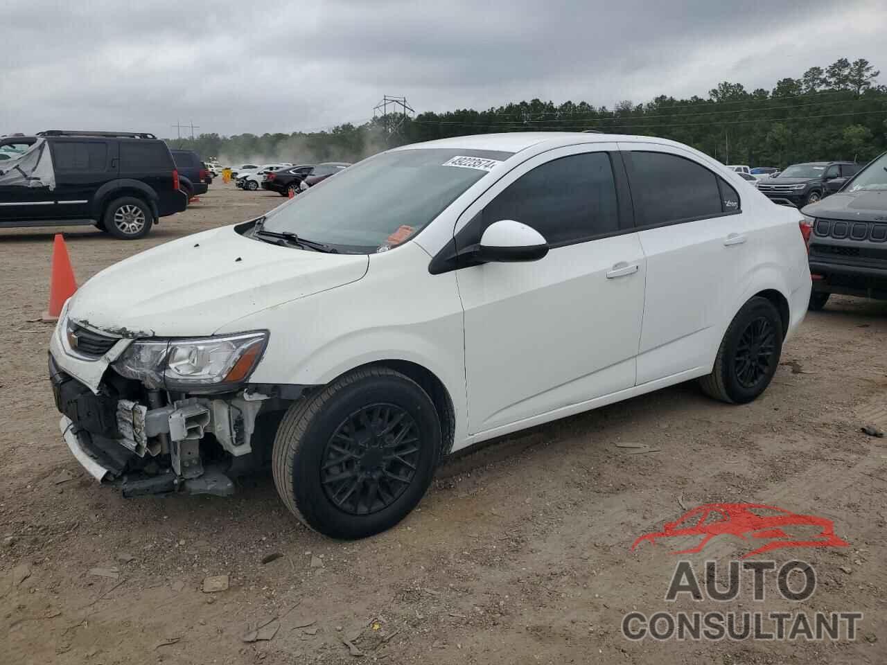 CHEVROLET SONIC 2018 - 1G1JB5SH5J4137095