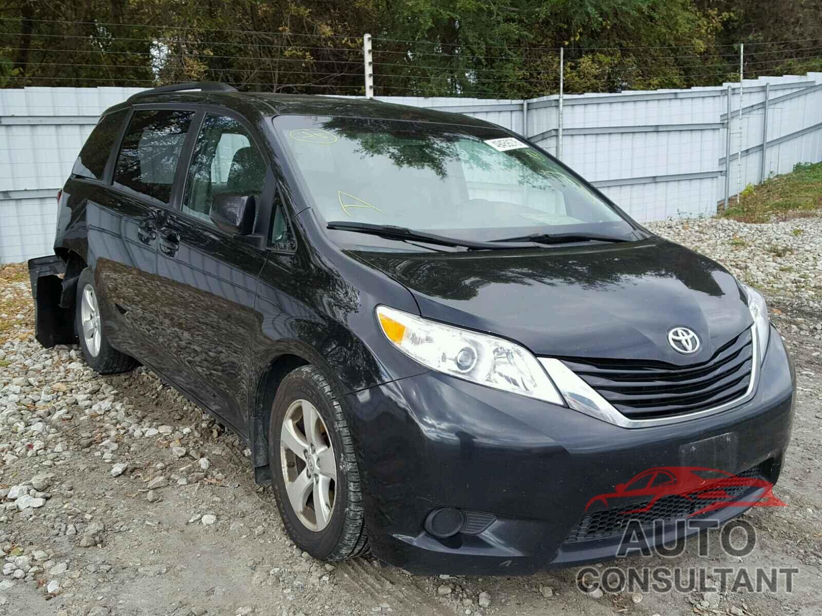 TOYOTA SIENNA LE 2015 - 5TDKK3DC4FS583039