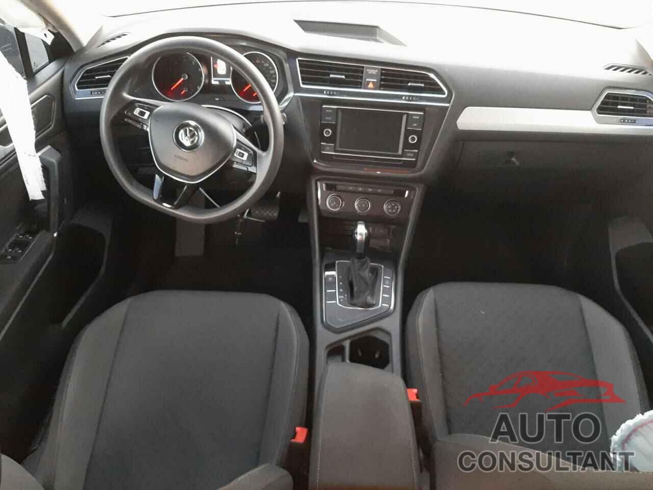 VOLKSWAGEN TIGUAN 2018 - 3VV1B7AX1JM062980