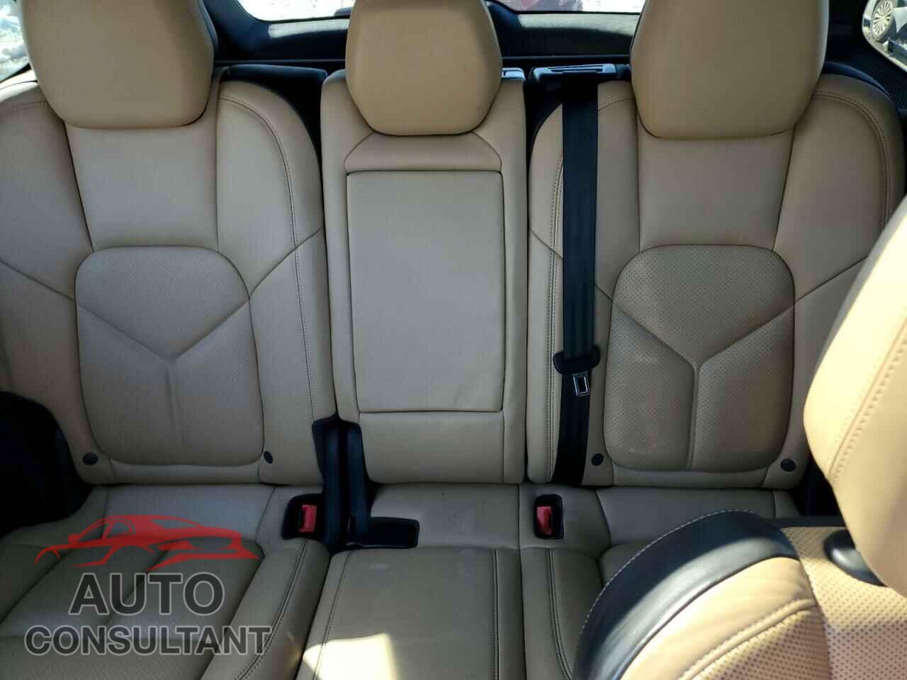 PORSCHE CAYENNE 2016 - WP1AA2A24GKA14980