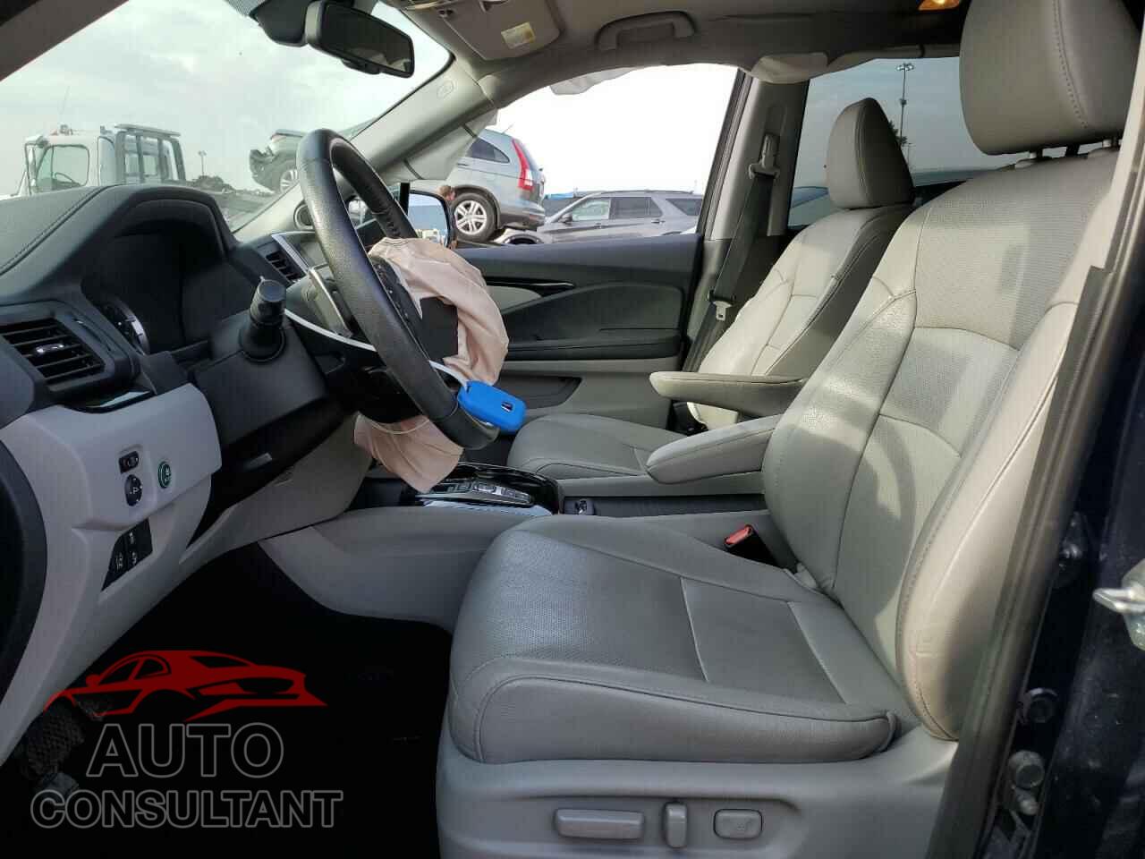 HONDA PILOT 2017 - 5FNYF6H06HB100609