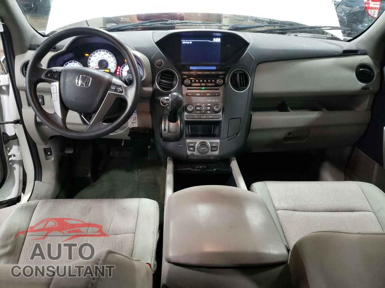 HONDA PILOT 2015 - 5FNYF4H32FB008022