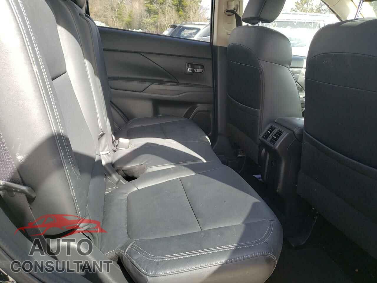 MITSUBISHI OUTLANDER 2019 - JA4AD3A30KZ048559