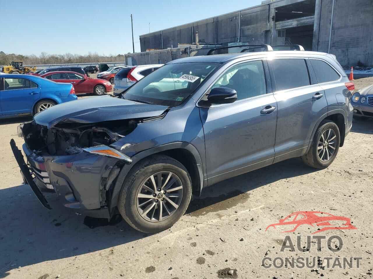 TOYOTA HIGHLANDER 2018 - 5TDJZRFH3JS844625
