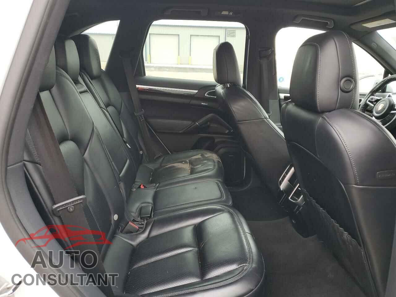 PORSCHE CAYENNE 2017 - WP1AA2A25HKA80925