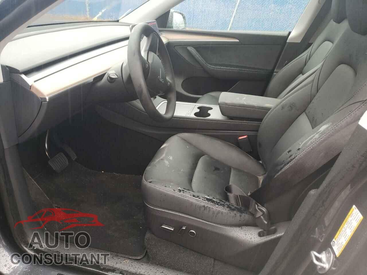 TESLA MODEL Y 2023 - LRWYGDEE7PC163003