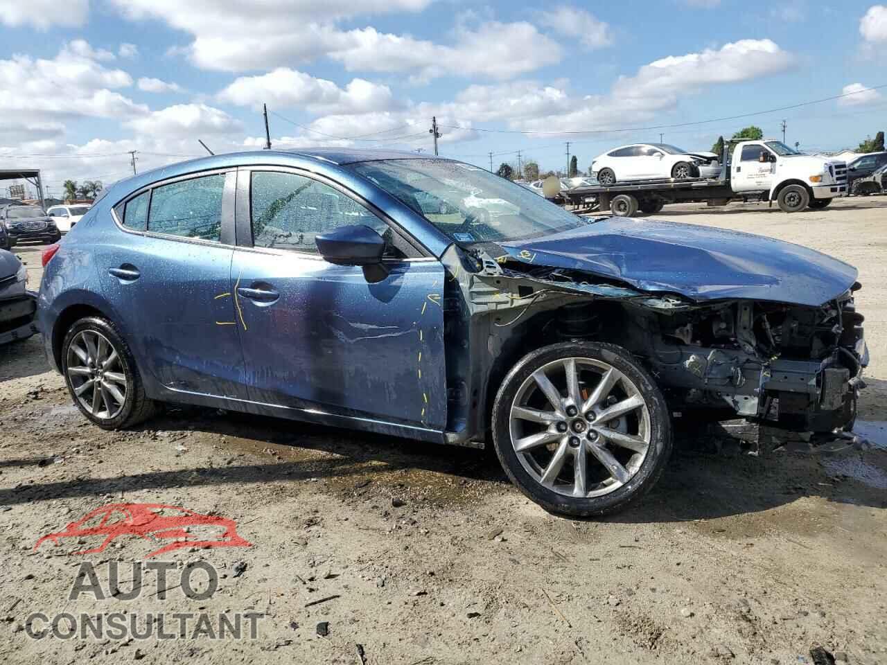 MAZDA 3 2018 - 3MZBN1L32JM215218