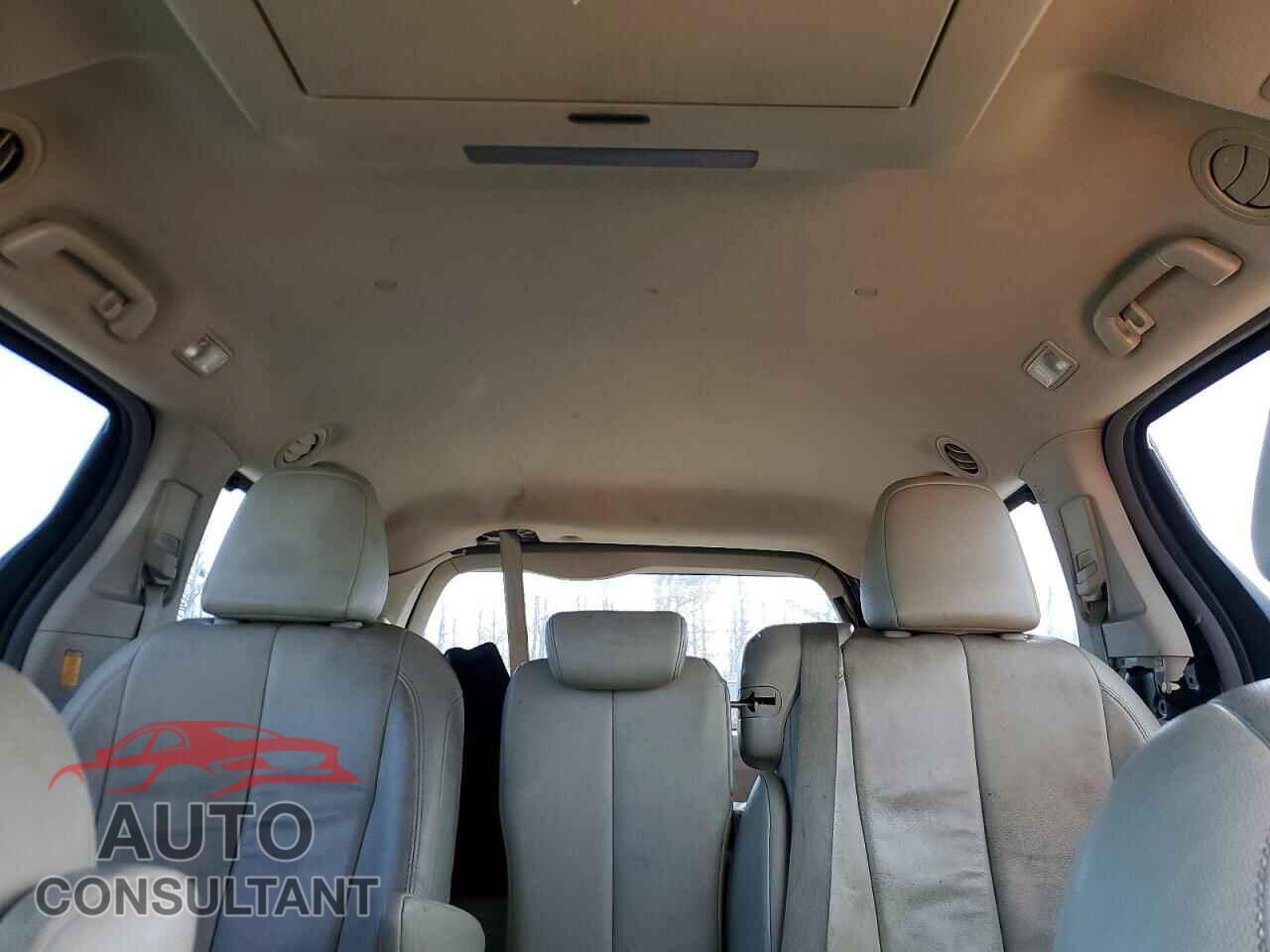 TOYOTA SIENNA 2013 - 5TDYK3DC8DS370537