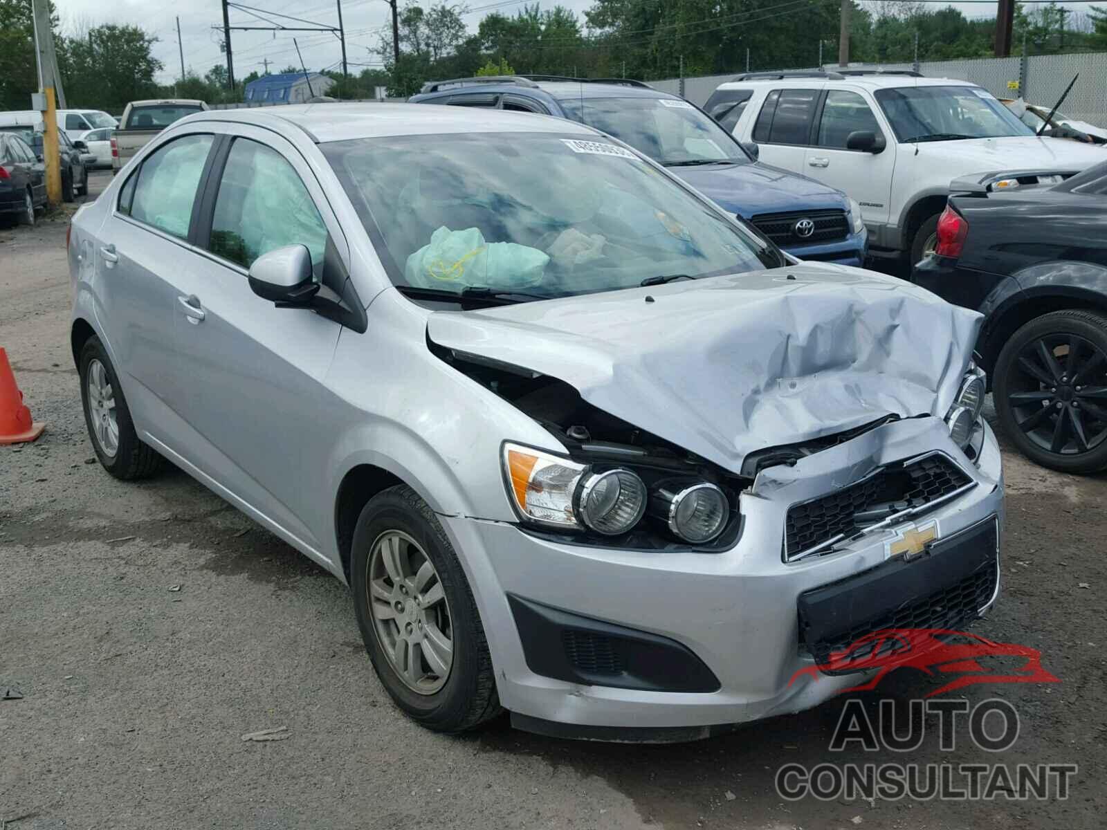 CHEVROLET SONIC 2015 - 1G1JC5SB1F4131259