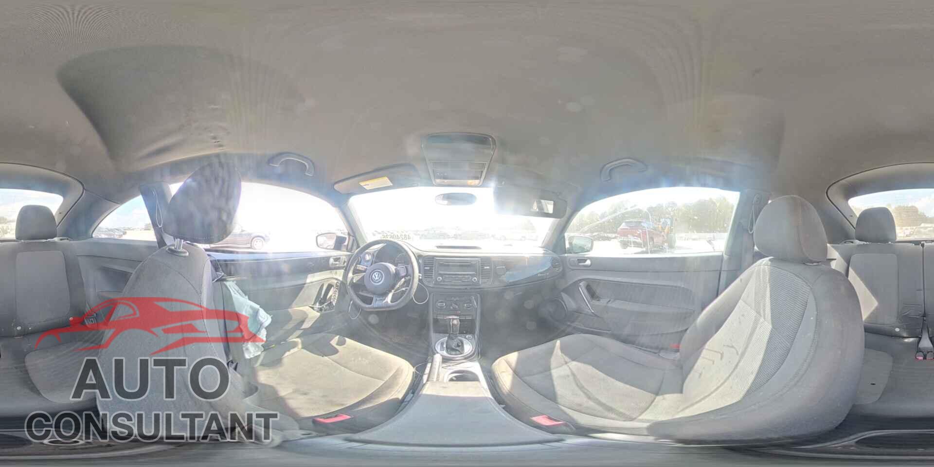 VOLKSWAGEN BEETLE 2014 - 3VWF17AT7EM643620