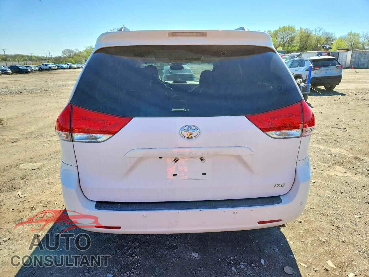 TOYOTA SIENNA 2011 - 5TDYK3DCXBS033851