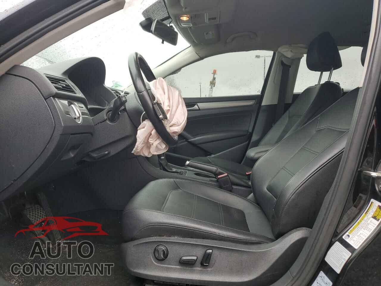 VOLKSWAGEN PASSAT 2015 - 1VWAT7A31FC079941