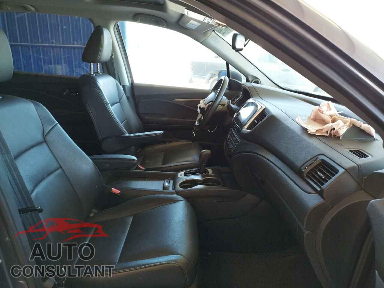 HONDA PILOT 2017 - 5FNYF5H59HB040573