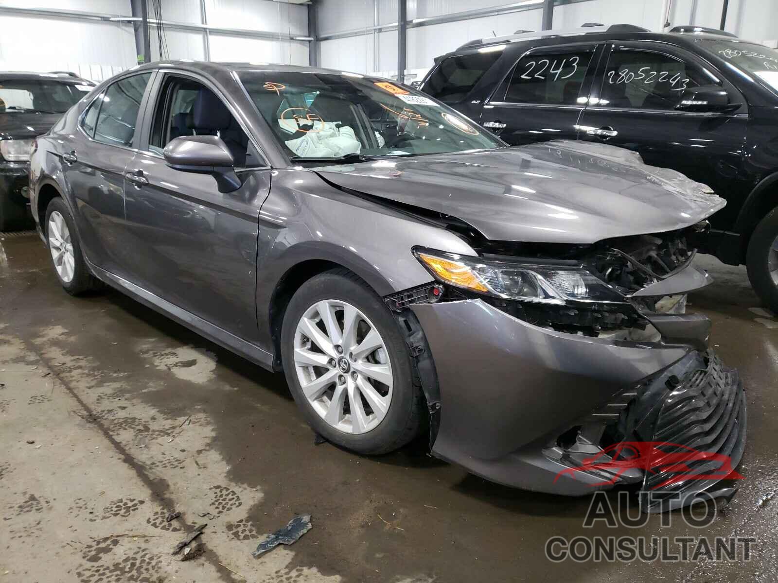 TOYOTA CAMRY 2018 - 4T1B11HK0JU643276