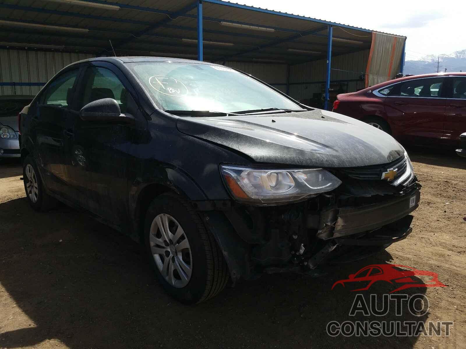 CHEVROLET SONIC 2018 - 1G1JB5SH4J4117243