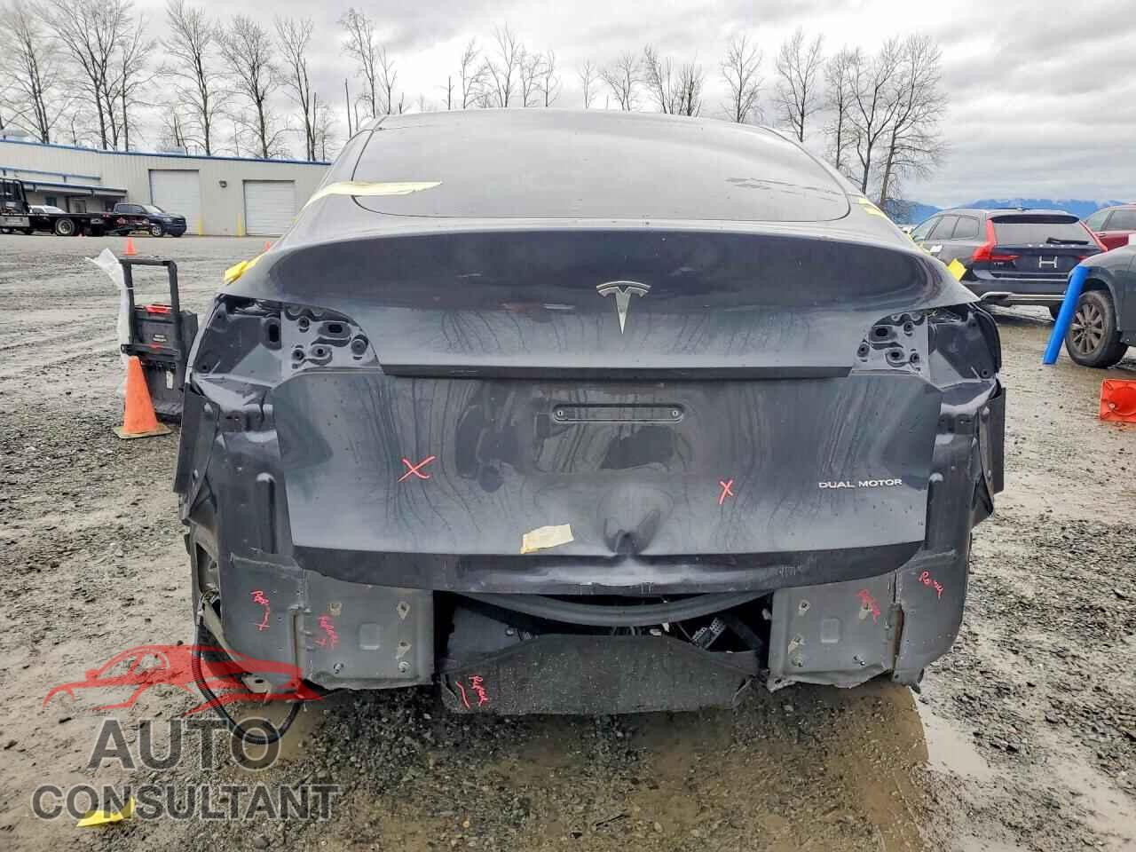 TESLA MODEL Y 2024 - 7SAYGAEE3RF036372