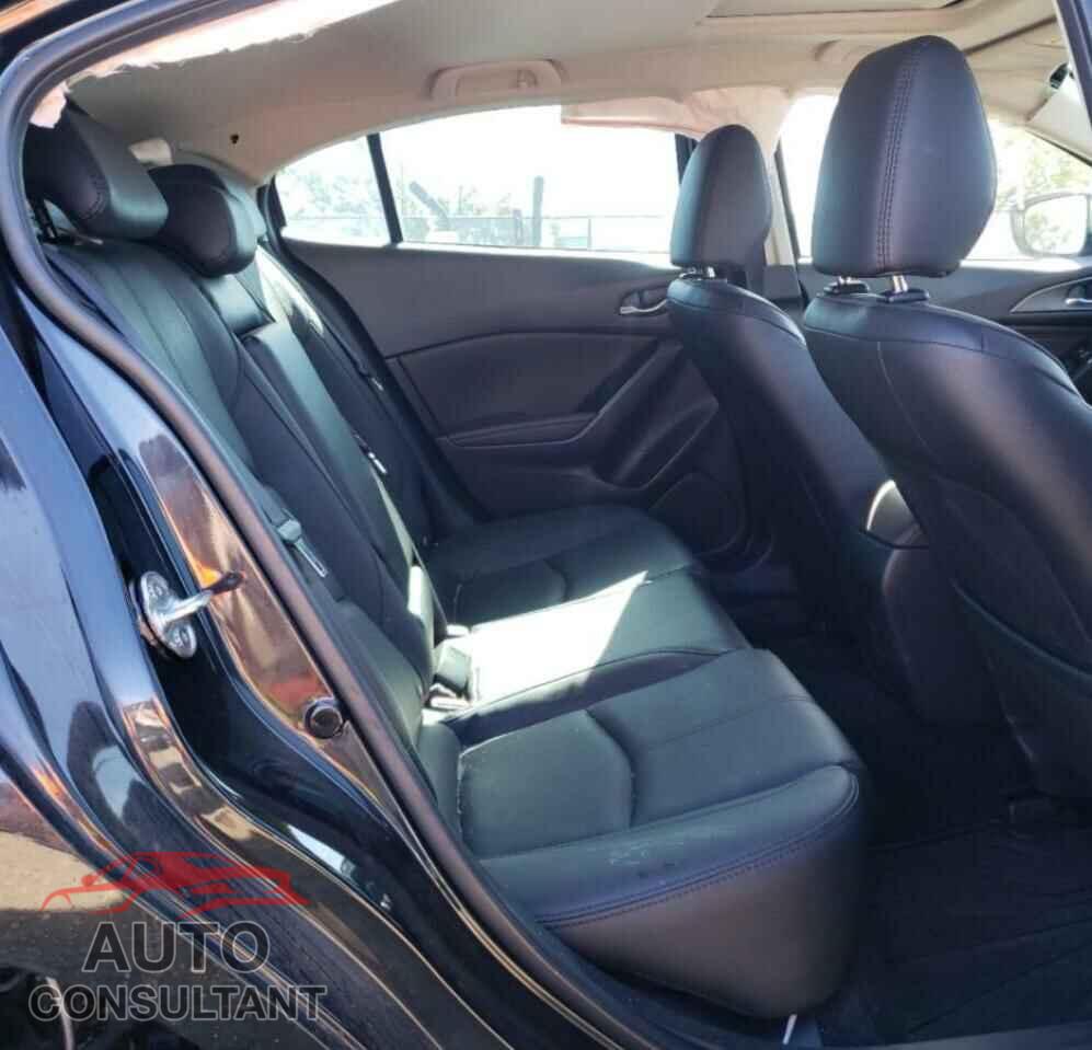 MAZDA 3 2018 - 3MZBN1M38JM178433