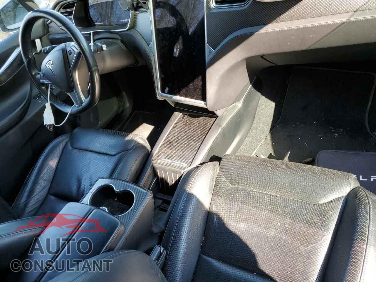 TESLA MODEL X 2016 - 5YJXCAE45GF003771