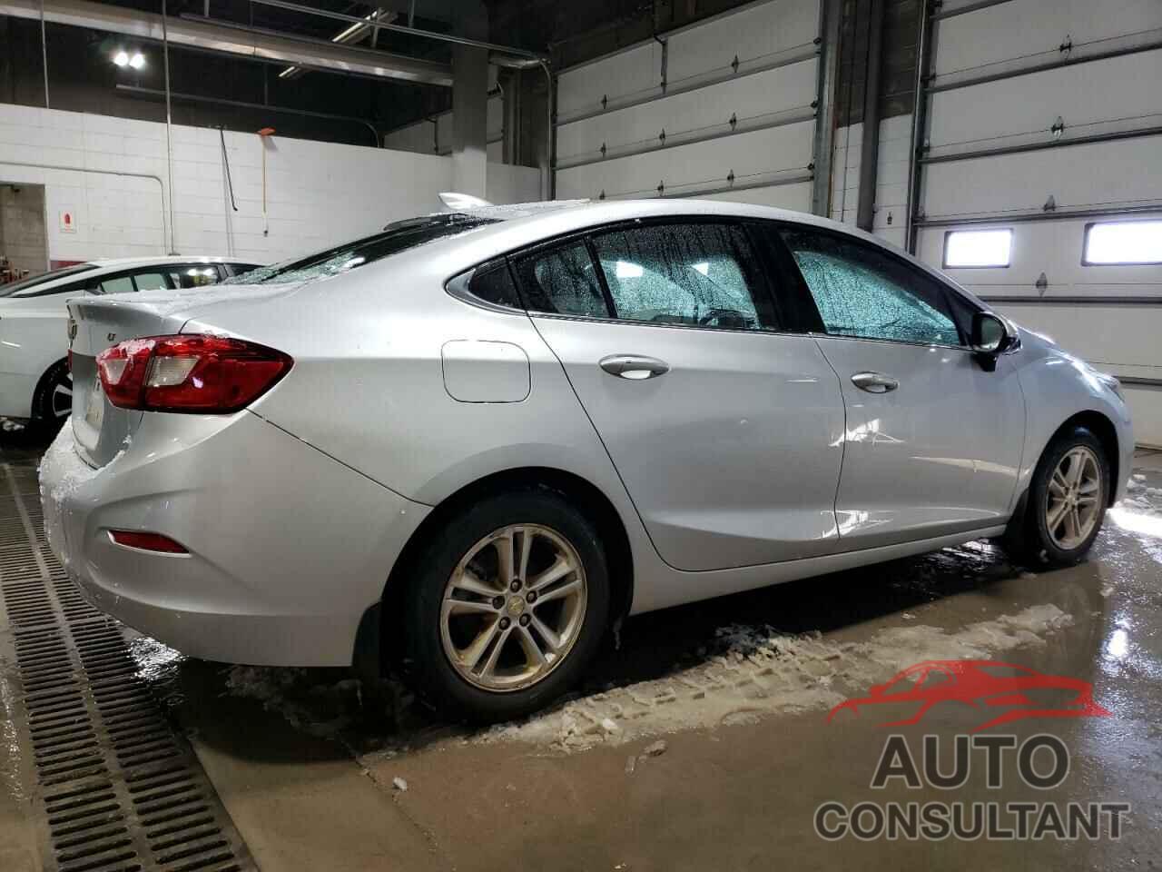 CHEVROLET CRUZE 2018 - 1G1BE5SM3J7177506