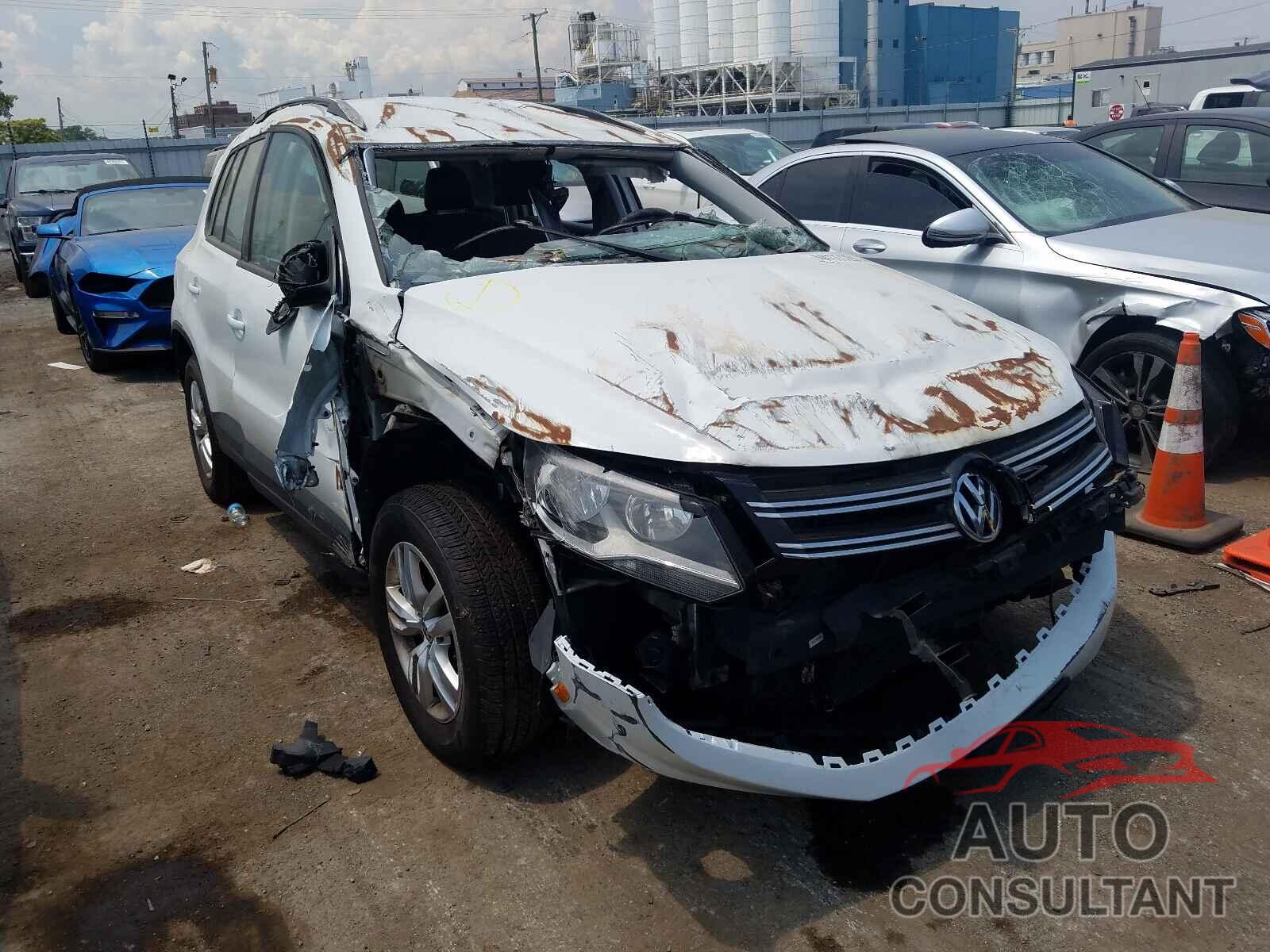 VOLKSWAGEN TIGUAN 2016 - WVGBV7AX6GW615217