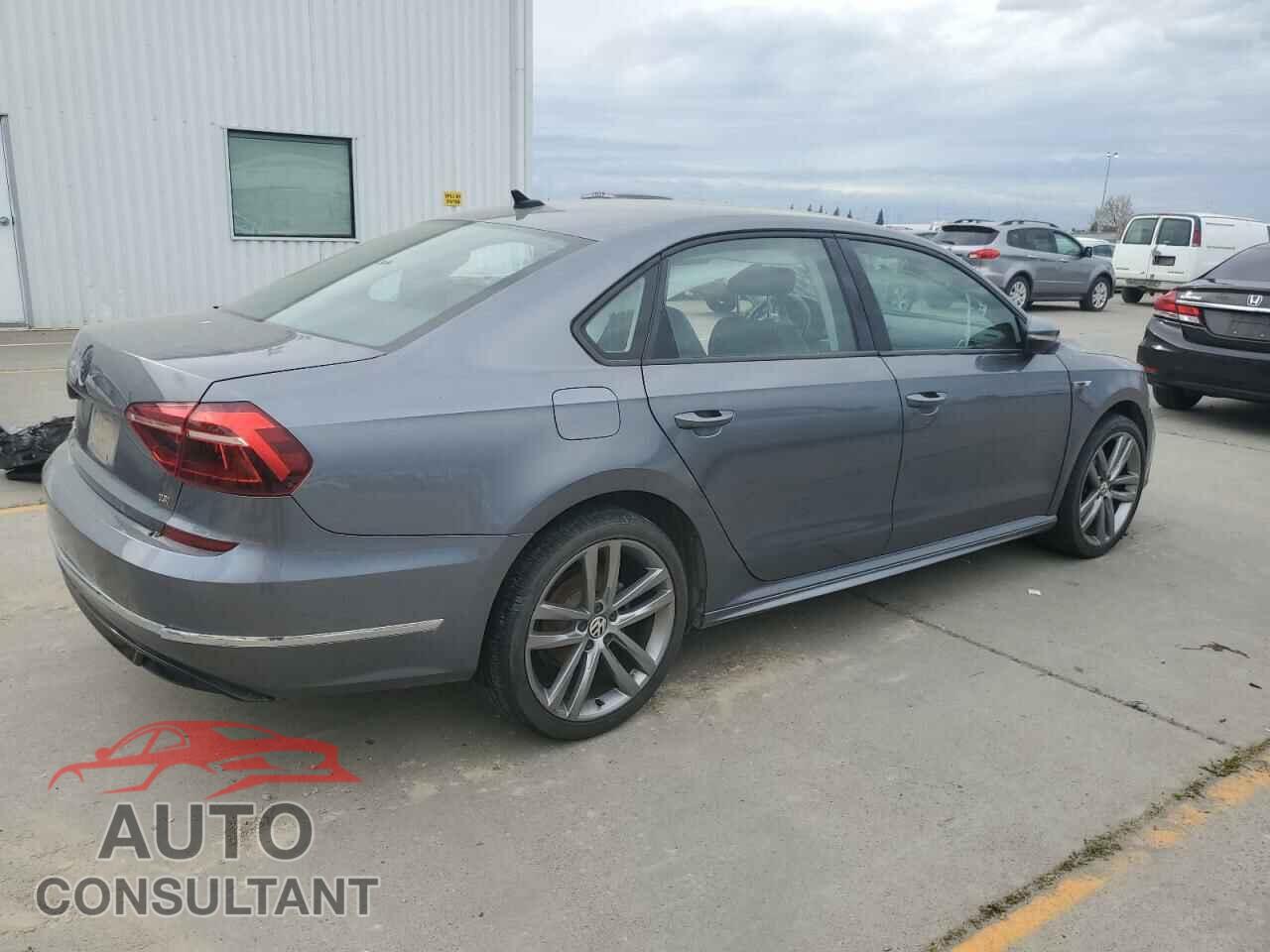 VOLKSWAGEN PASSAT 2018 - 1VWAA7A33JC025930