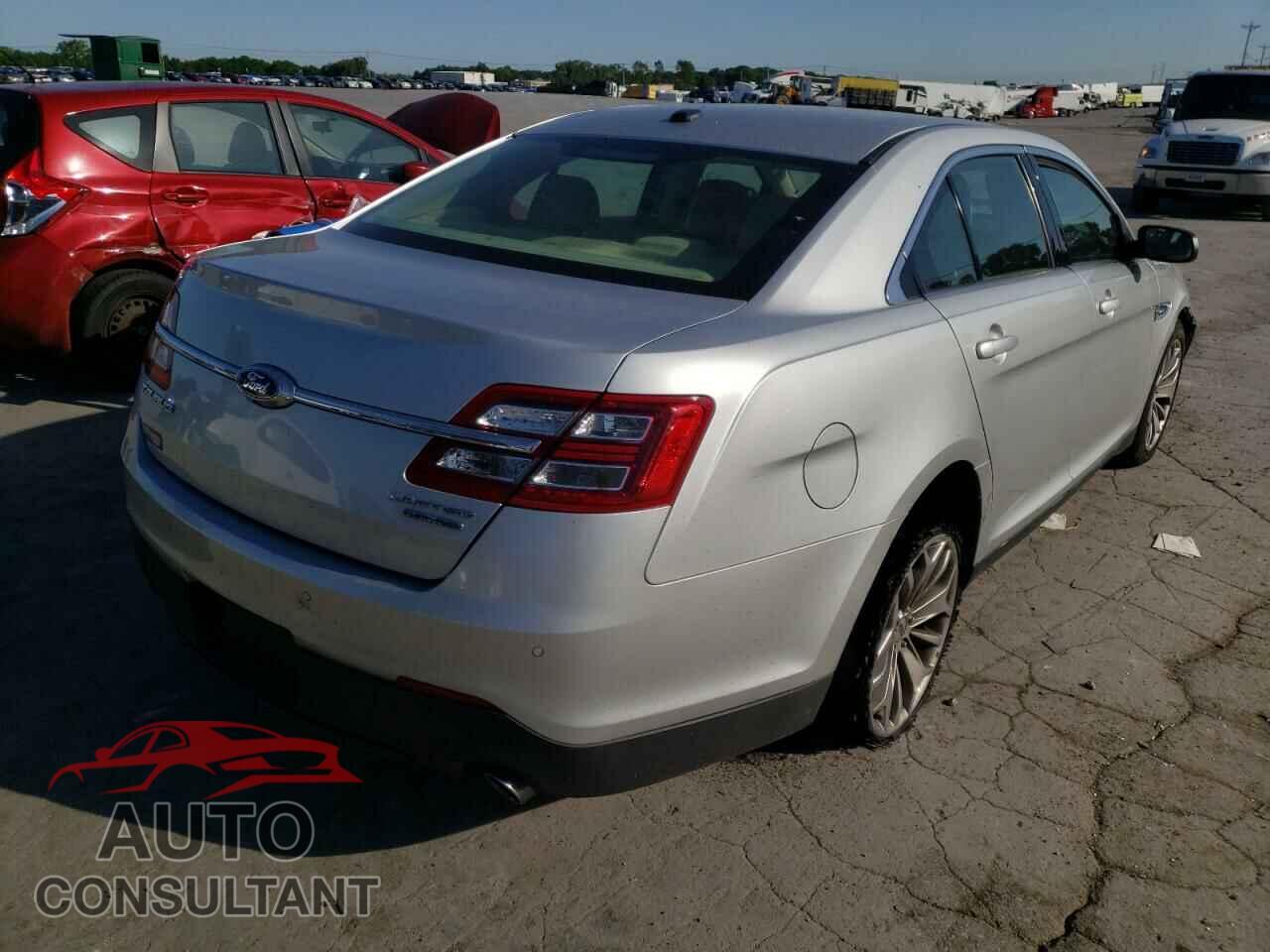 FORD TAURUS 2018 - 1FAHP2F89JG101480