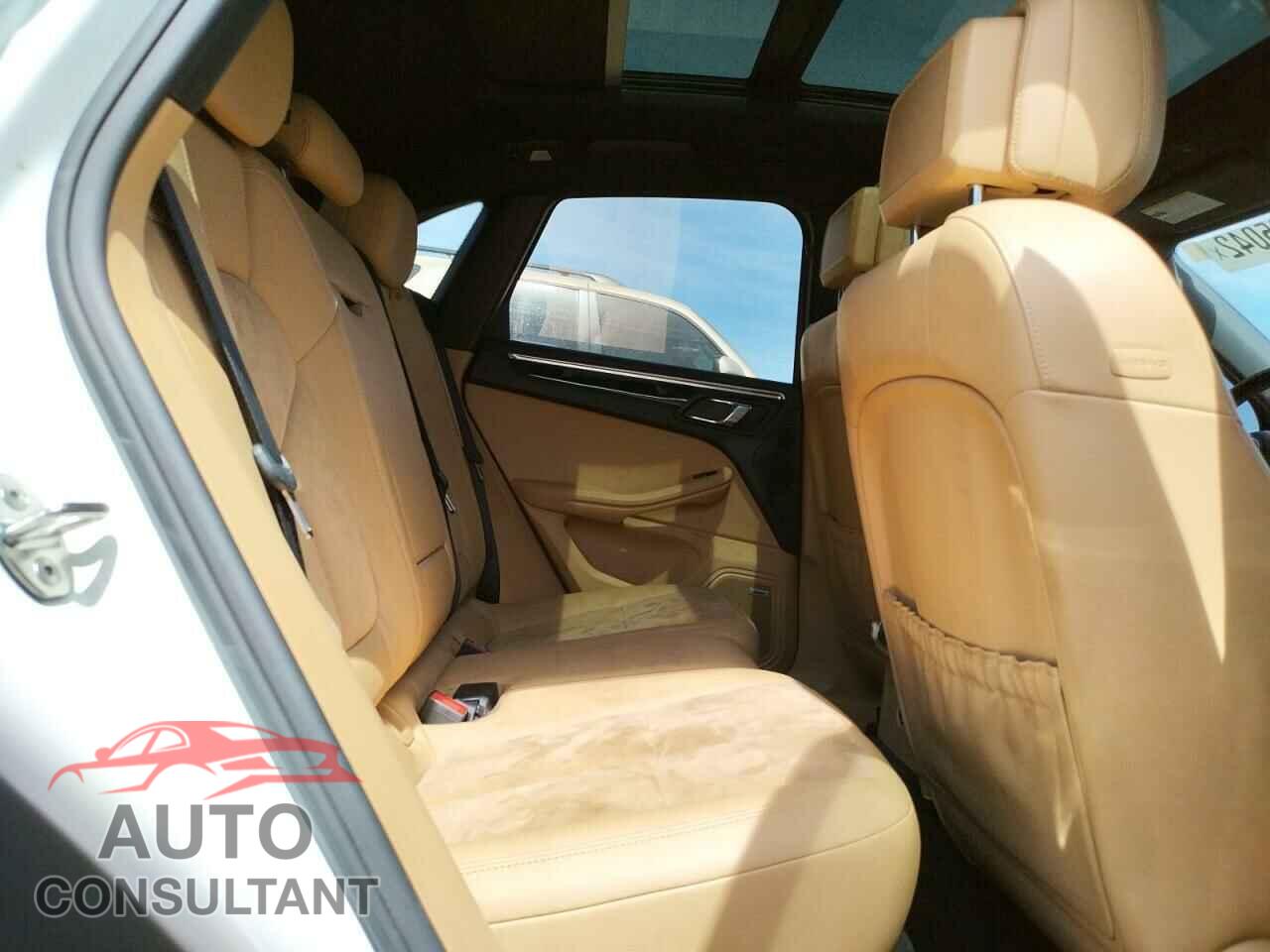 PORSCHE MACAN 2017 - WP1AA2A53HLB01677