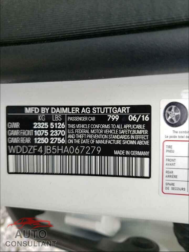 MERCEDES-BENZ E CLASS 2017 - WDDZF4JB5HA067279