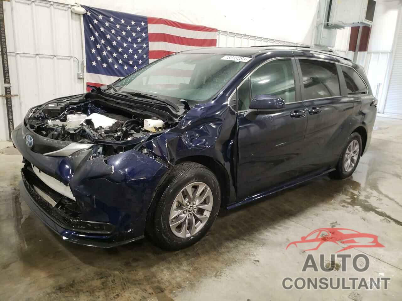 TOYOTA SIENNA 2022 - 5TDKRKEC6NS125649