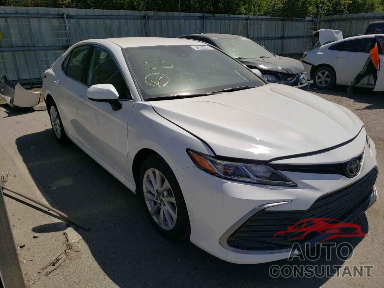 TOYOTA CAMRY 2022 - 4T1C11AK4NU663728