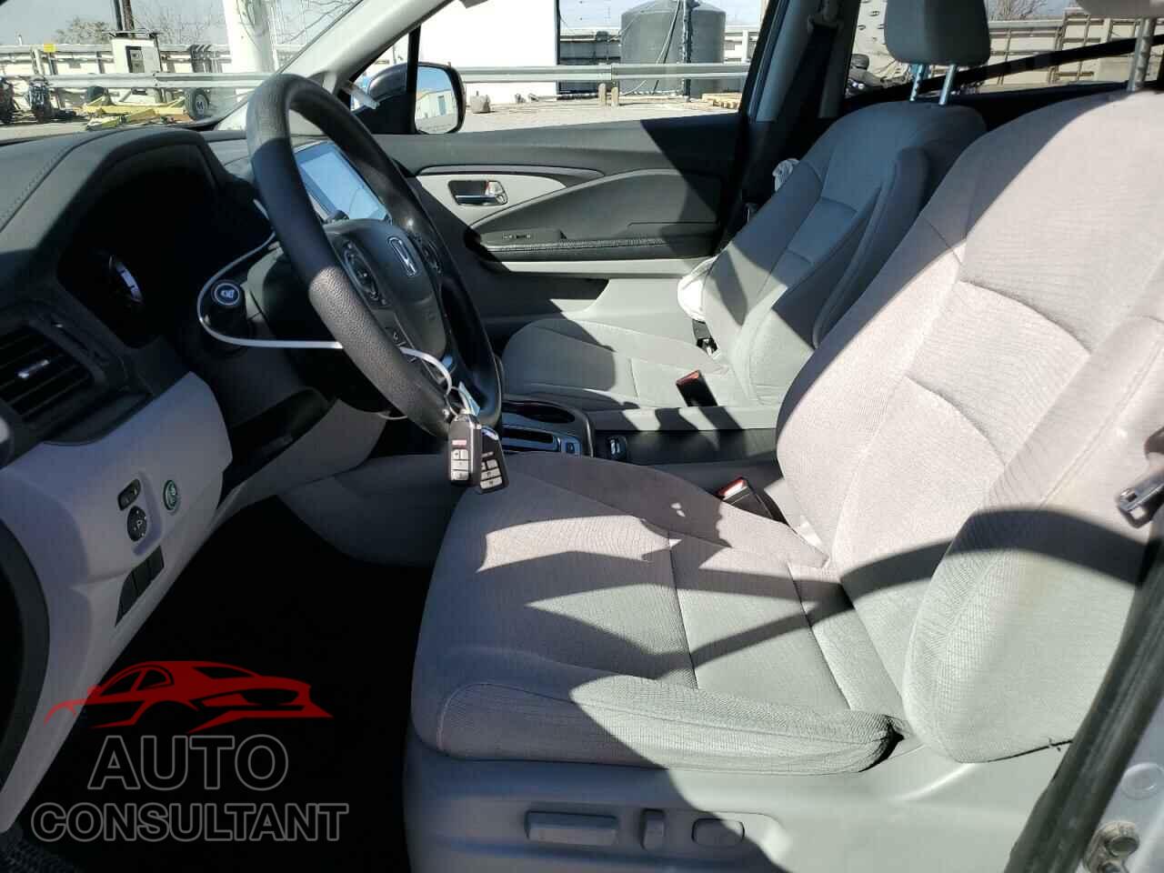 HONDA PILOT 2017 - 5FNYF6H33HB057177