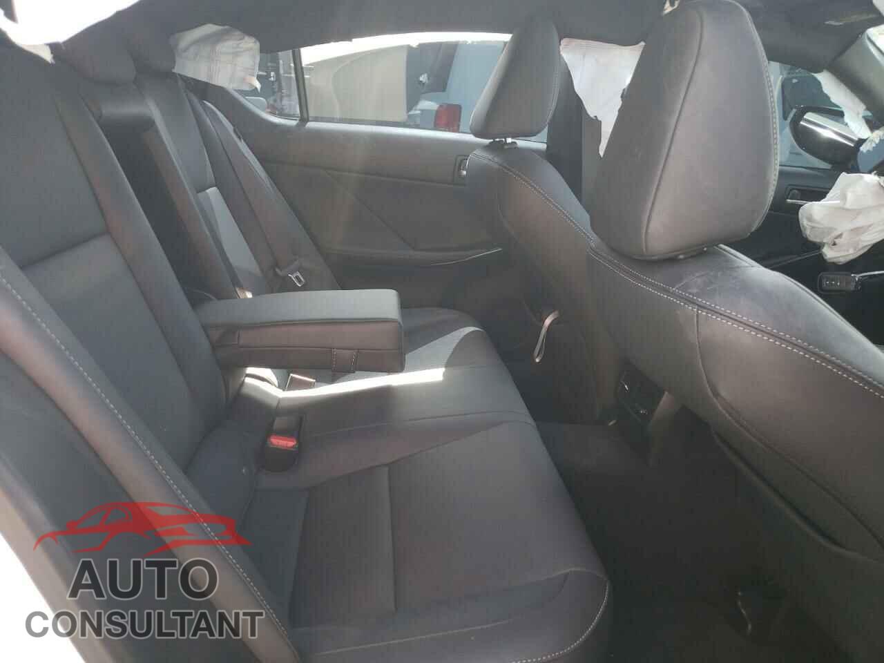 LEXUS IS 2021 - JTHCA1D25M5114319
