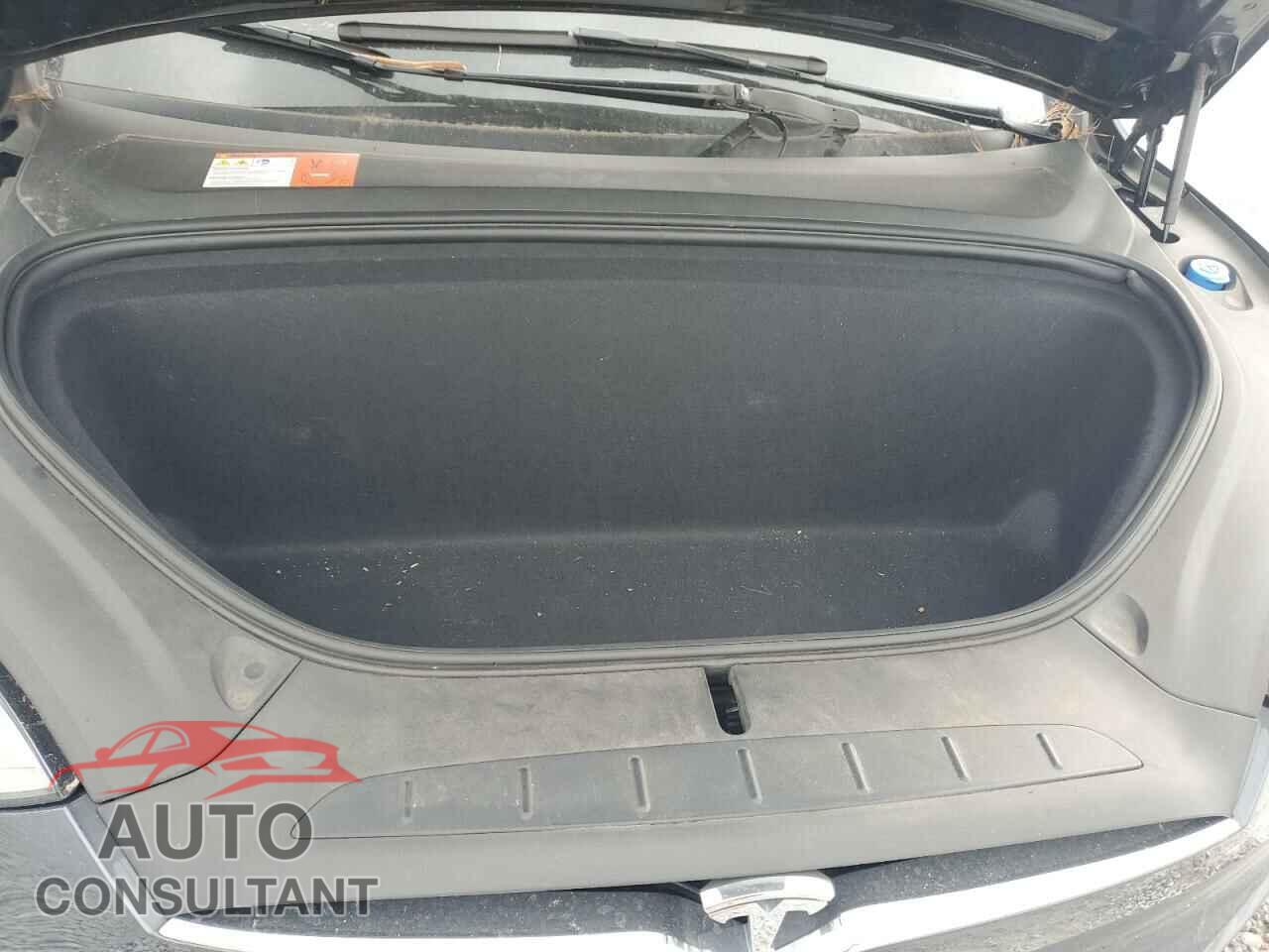 TESLA MODEL X 2016 - 5YJXCBE21GF004162