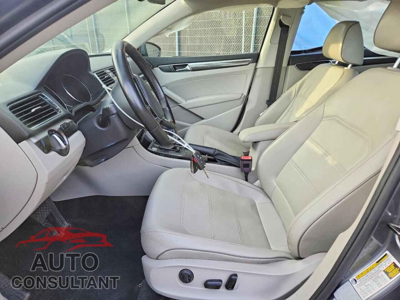 VOLKSWAGEN PASSAT 2017 - 1VWGT7A35HC071029