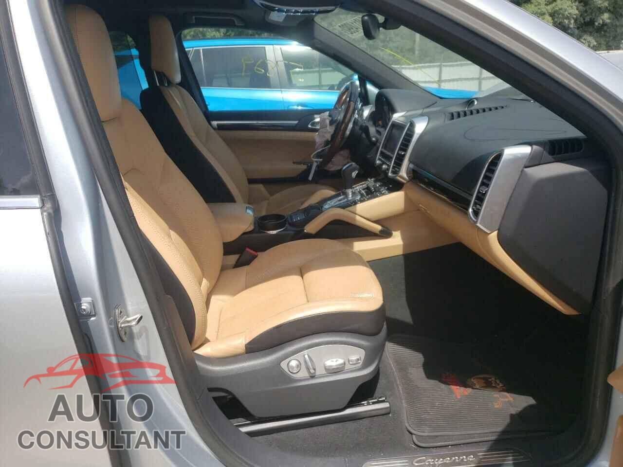 PORSCHE CAYENNE 2016 - WP1AA2A20GKA16144